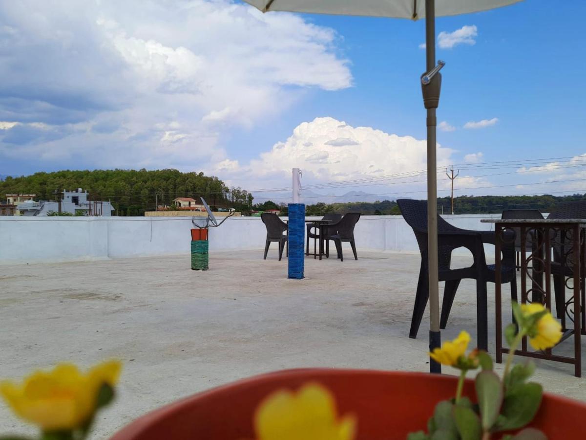 Riverside Homes เดห์ราดุน ภายนอก รูปภาพ