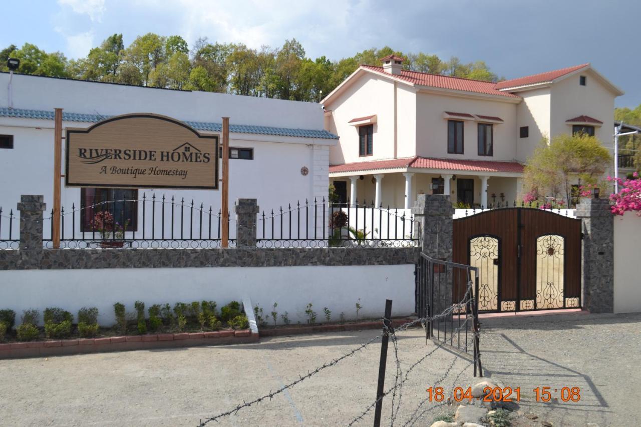 Riverside Homes เดห์ราดุน ภายนอก รูปภาพ